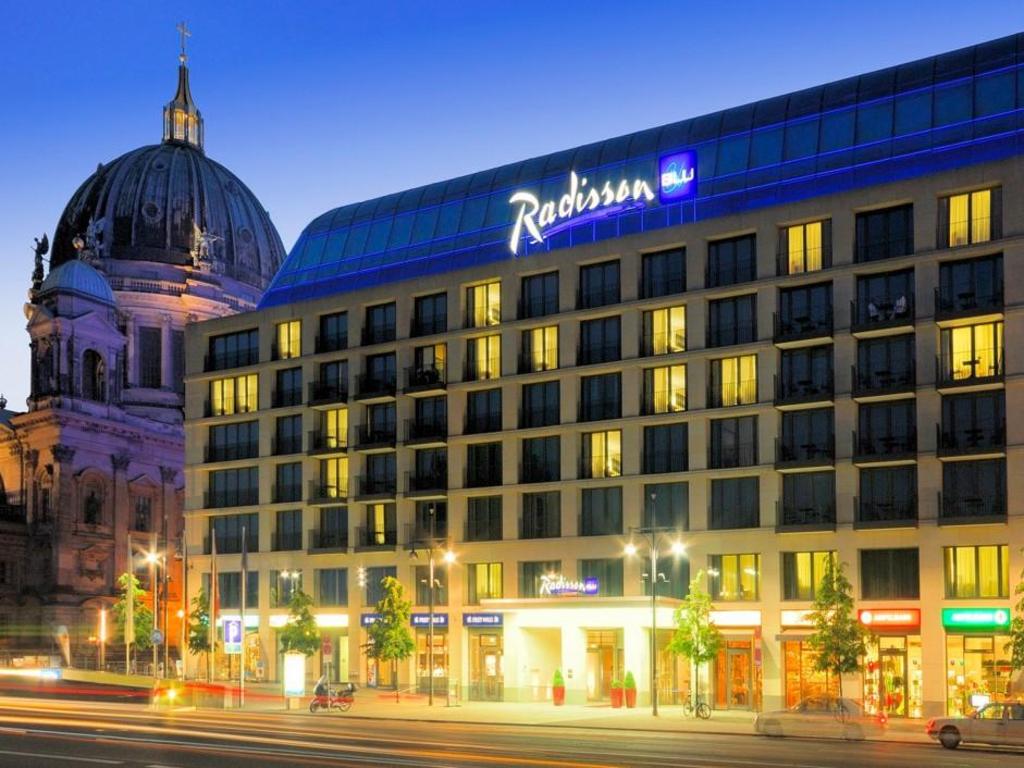 Taras z basenem Infinity w Radisson Blu Świnoujście